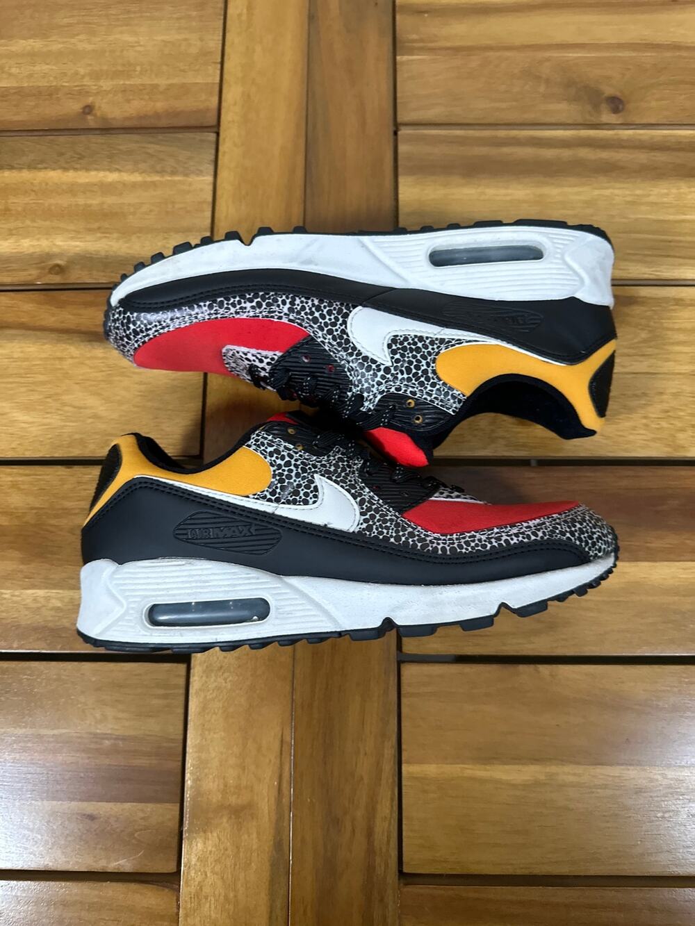 Nike Air Max 90 SE Safari Women’s Size 10 Red Black Animal Print Sneakers